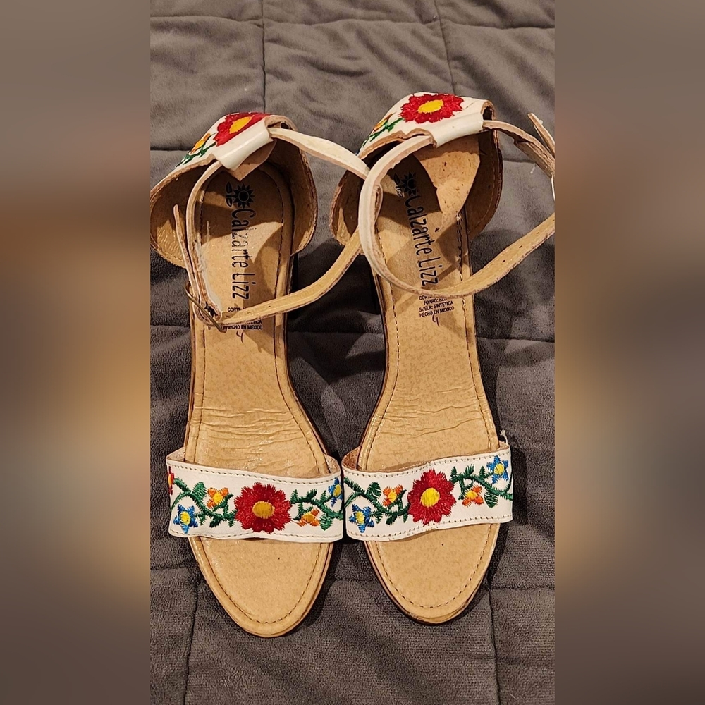 Heel White Open Toe Platform Sandal NWOT - Picture 2 of 5